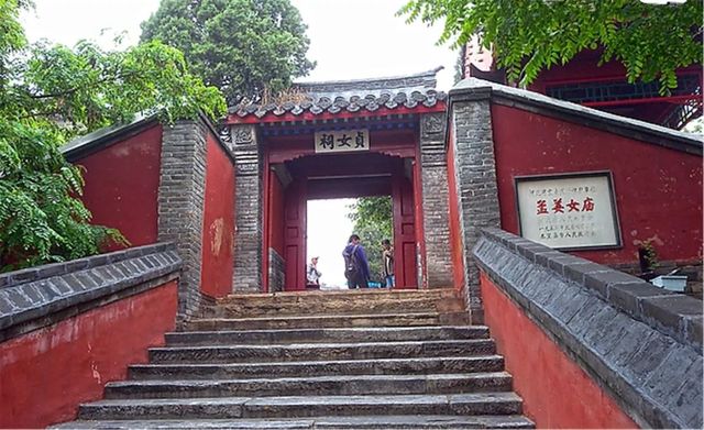 乾港慰問(wèn)一線干警 乾港慰問(wèn)一線干警